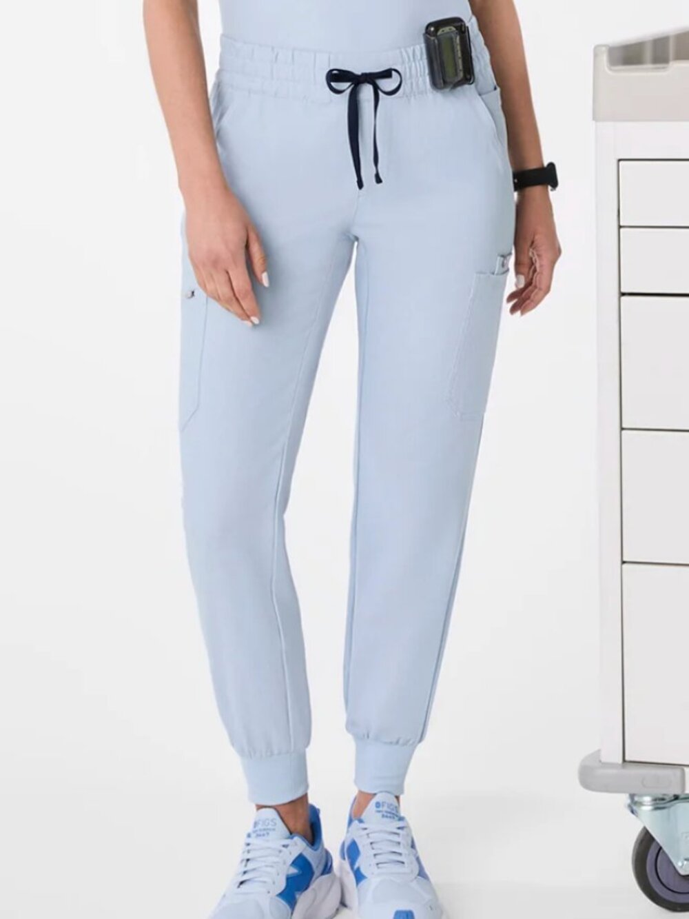 FIGS women Uman Relaxed Jogger Scrub Pants, Chambray, SZ Small